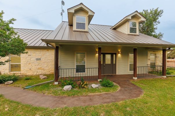 Exterior, Facade, Ranch