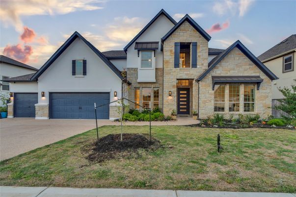 Attached, Exterior, Facade, Farmhouse