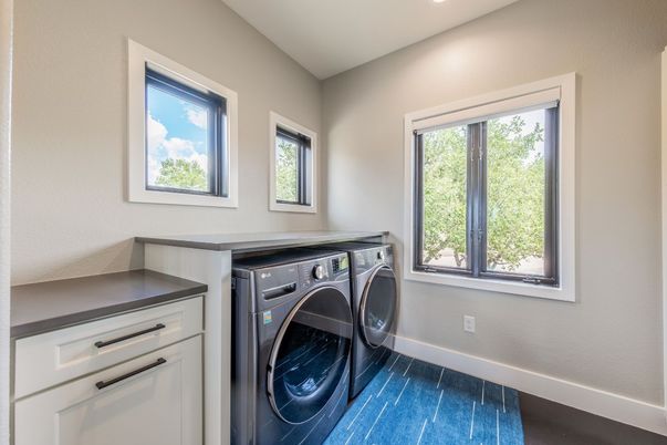 Interior, Recessed Lighting, Washer, Wood Texture Flooring