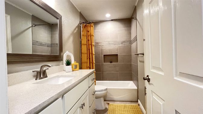 Bathroom, Interior, Recessed Lighting