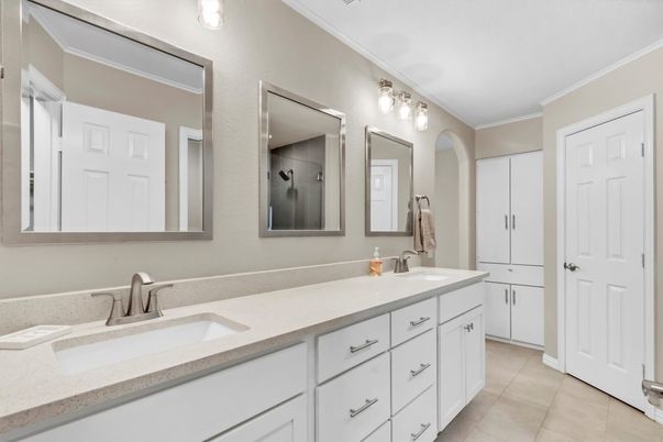 Bathroom, Dual Sink Vanities, Interior