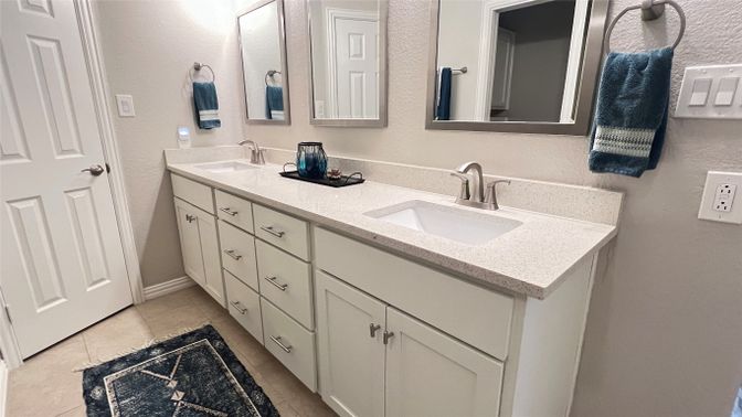 Bathroom, Dual Sink Vanities, Interior