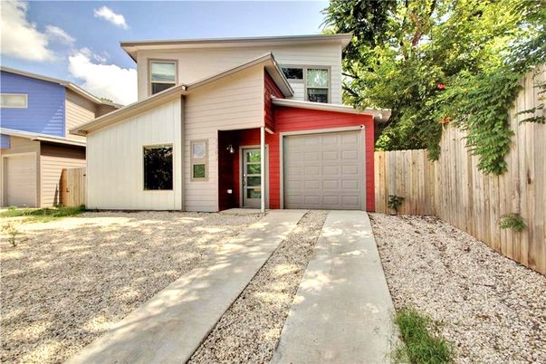 Attached, Exterior, Facade, Farmhouse