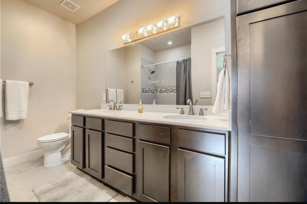 Bathroom, Dual Sink Vanities, Interior