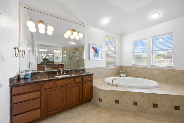 Bathroom, Dual Sink Vanities, Interior, Recessed Lighting