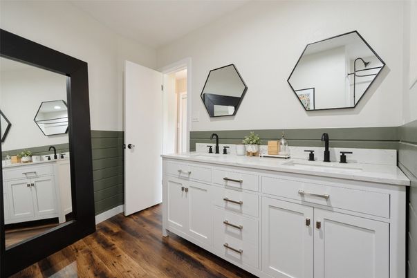 Bathroom, Dual Sink Vanities, Interior, Wood Texture Flooring