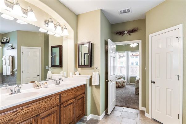 Bathroom, Dual Sink Vanities, Interior