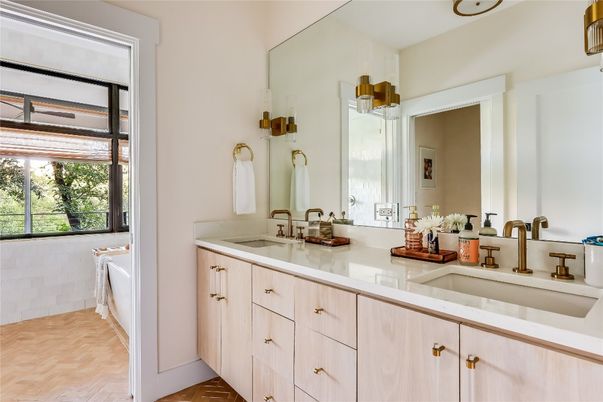 Bathroom, Dual Sink Vanities, Interior