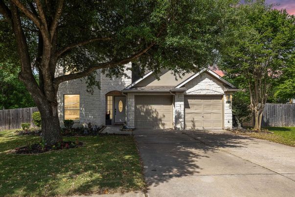 Attached, Exterior, Facade, Ranch
