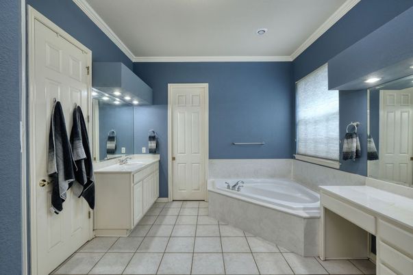 Bathroom, Dual Sink Vanities, Interior, Recessed Lighting