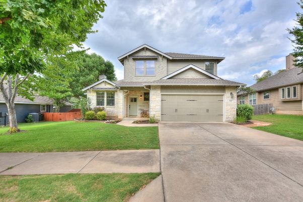 Attached, Exterior, Facade, American Craftsman
