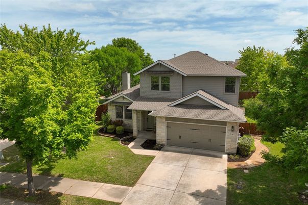 Attached, Exterior, Facade, American Craftsman