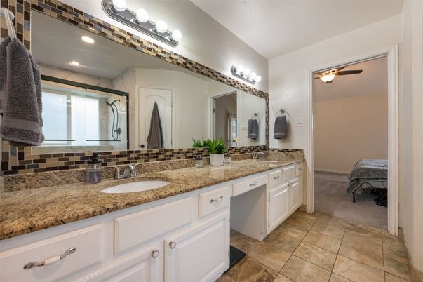 Bathroom, Dual Sink Vanities, Interior, Recessed Lighting