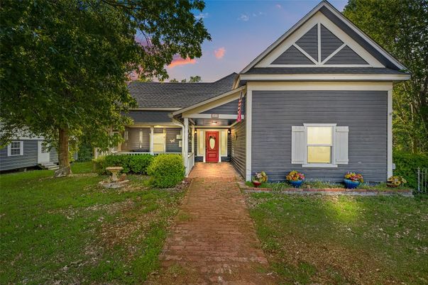 Exterior, Facade, American Craftsman