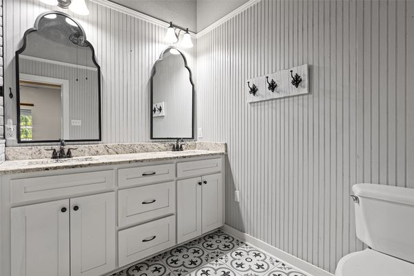 Bathroom, Dual Sink Vanities, Interior