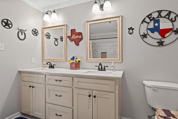 Bathroom, Dual Sink Vanities, Interior