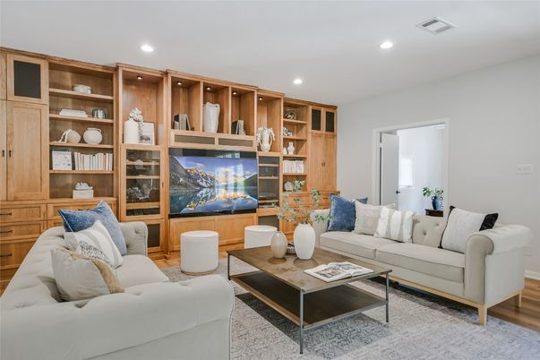 Interior, Living room, Recessed Lighting, Wood Texture Flooring