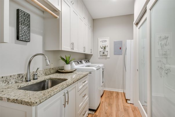 Interior, Washer, Wood Texture Flooring