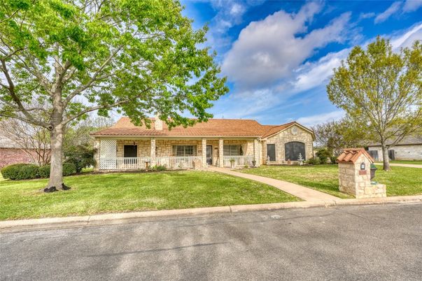 Backyard, Exterior, Facade, Ranch