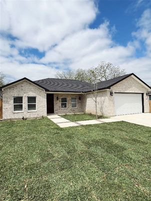 Attached, Exterior, Facade, Brick Facade, Ranch
