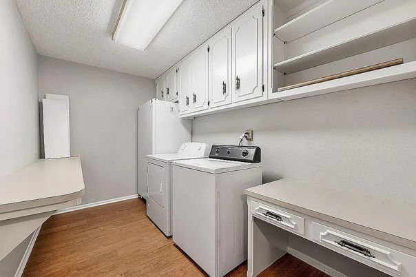 Interior, Washer, Wood Texture Flooring