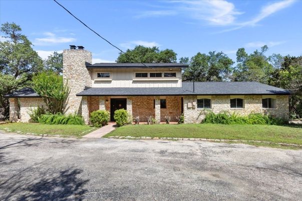 Exterior, Facade, Brick Facade, Split Level