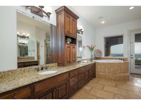 Bathroom, Dual Sink Vanities, Interior, Recessed Lighting