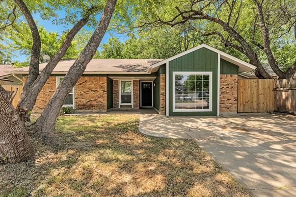 Exterior, Facade, Brick Facade, Ranch