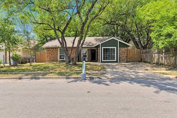 Exterior, Facade, Brick Facade, Ranch