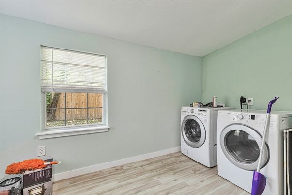 Interior, Washer, Wood Texture Flooring