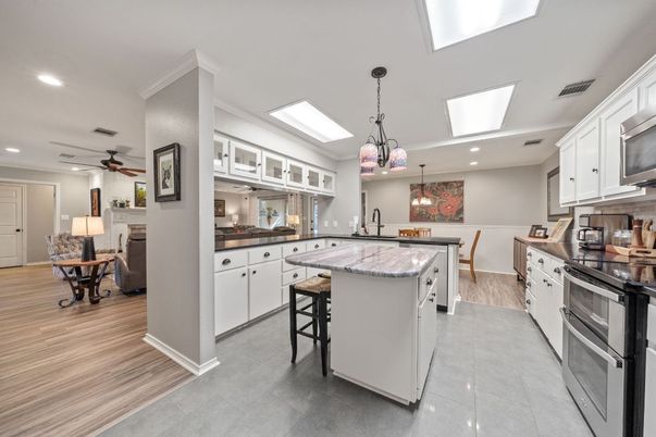Dining room, Interior, Kitchen, Pendant Lights, Recessed Lighting, Wood Texture Flooring