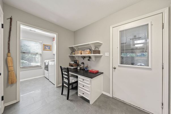 Home Office, Interior
