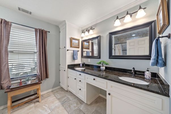 Bathroom, Dual Sink Vanities, Interior