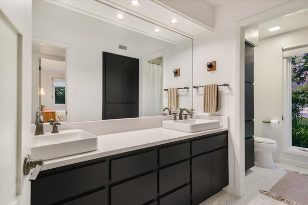 Bathroom, Dual Sink Vanities, Interior, Recessed Lighting