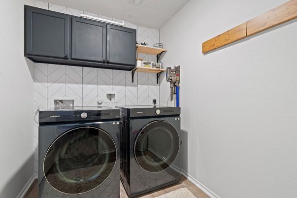 Interior, Washer, Wood Texture Flooring