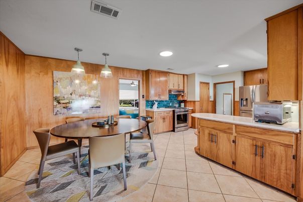 Dining room, Interior, Kitchen, Pendant Lights, Recessed Lighting, Stainless Steel Appliances