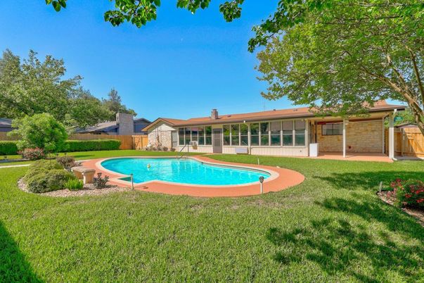 Backyard, Exterior, Pool