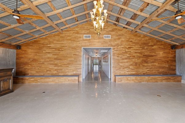 Empty room, Interior, Wooden Beams, Wooden Walls