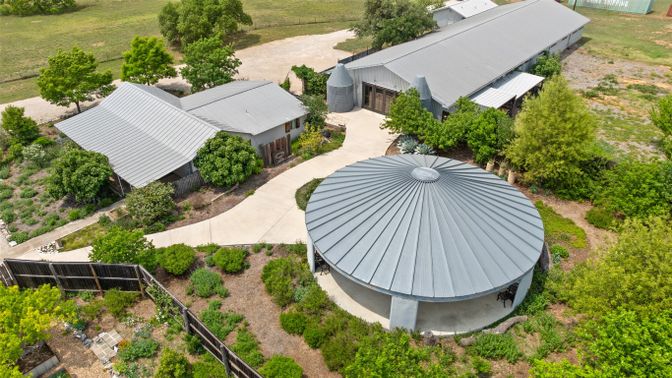 Exterior, Drone