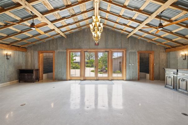 Empty room, Interior, Wooden Beams