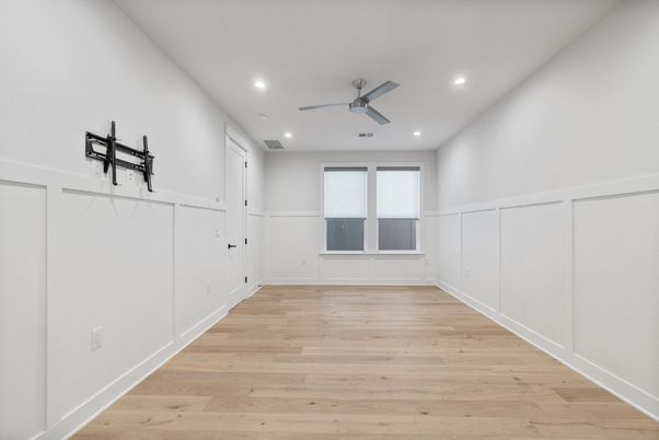 Empty room, Interior, Recessed Lighting, Wood Texture Flooring