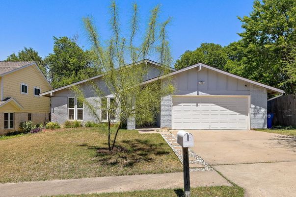 Attached, Exterior, Facade, Ranch