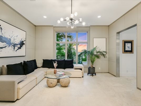 Interior, Living room, Pendant Lights, Recessed Lighting