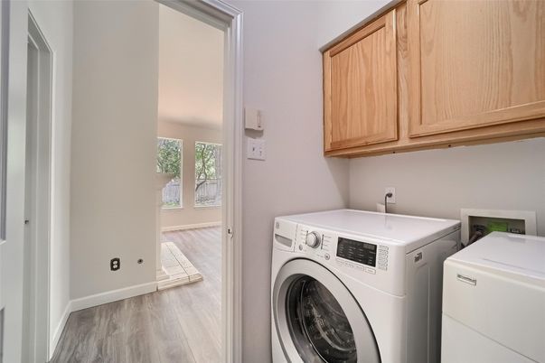 Interior, Washer, Wood Texture Flooring