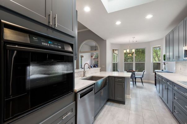Chandelier, Dining room, Interior, Kitchen, Pendant Lights, Recessed Lighting, Stainless Steel Appliances