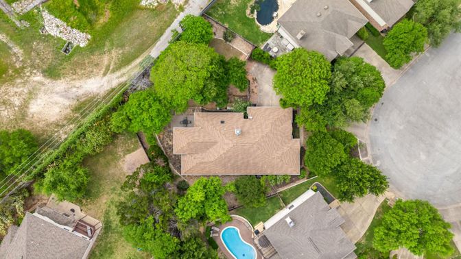 Exterior, Drone
