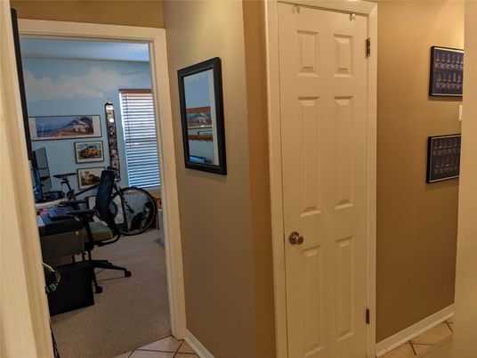 Home Office, Interior