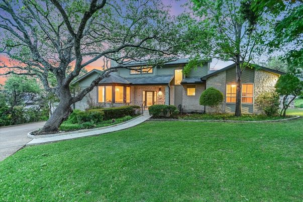 Backyard, Exterior, Facade, Brick Facade, Split Level