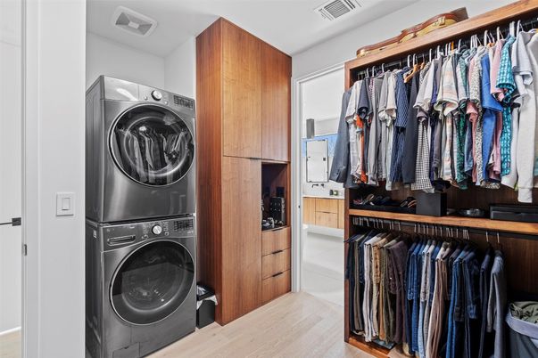 Interior, Utility Closets, Walk-in Closets, Washer, Wood Texture Flooring