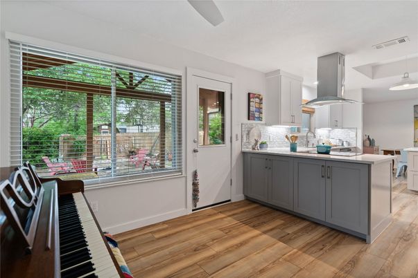 Interior, Kitchen, Pendant Lights, Piano, Wood Texture Flooring